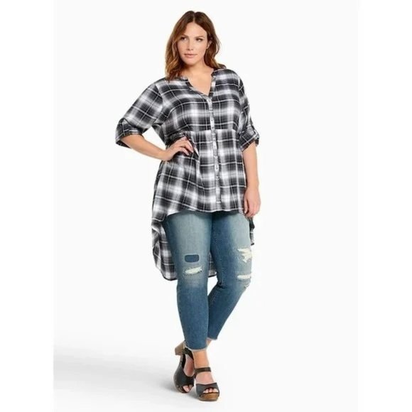 torrid Tops - Torrid 1 Gray and Black Plaid V Neck Button Up Blouse
